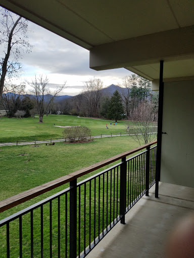 Hotel «Waynesville Inn Golf Resort and Spa», reviews and photos, 176 Country Club Dr, Waynesville, NC 28786, USA