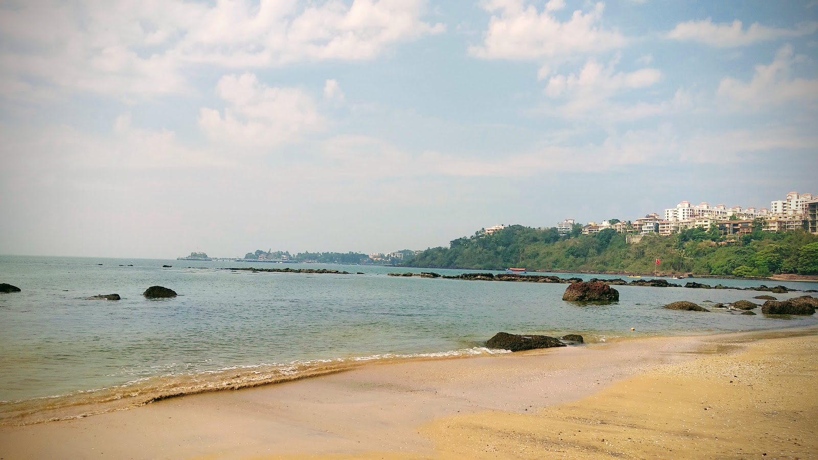 Photo of Vainguinim Beach and the settlement