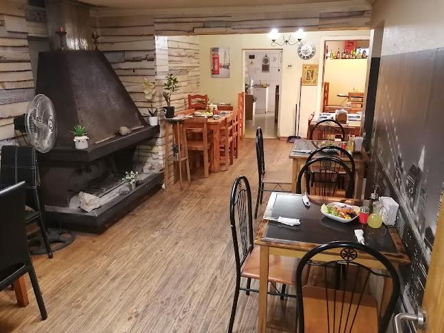 RESTAURANT AQUÍ " E " - Restaurante