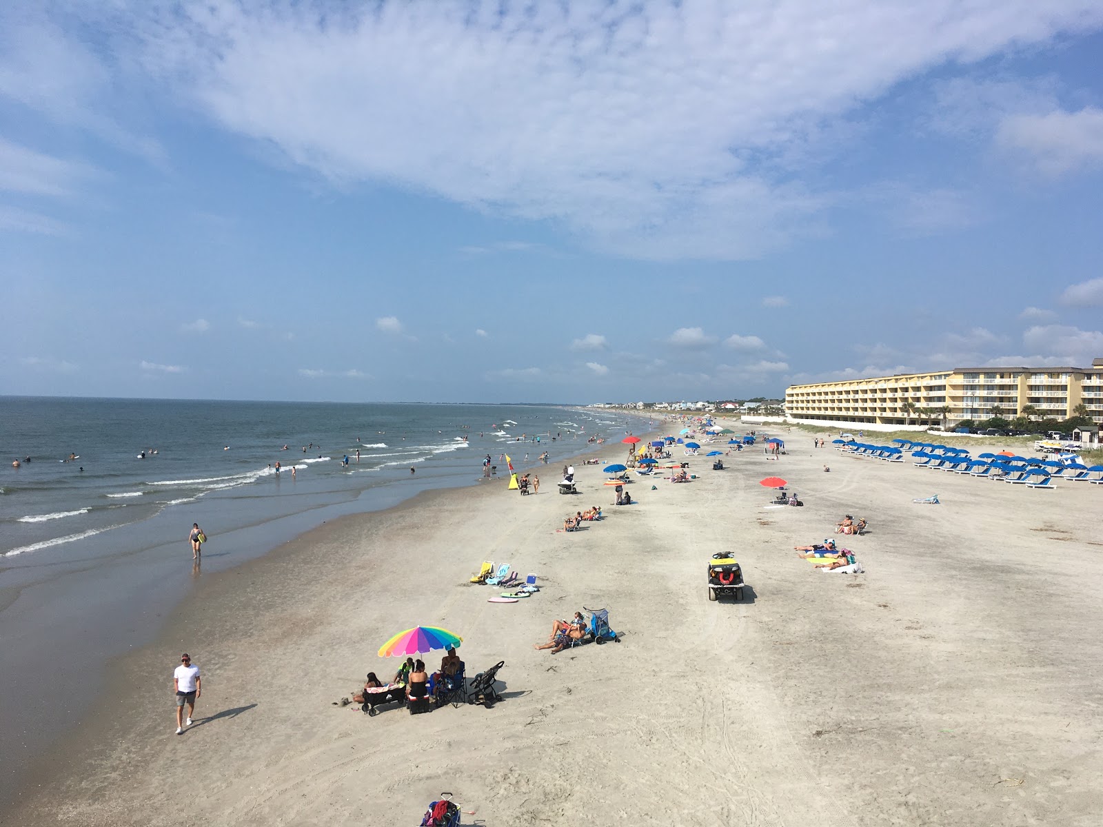 Foto van Folly beach met recht en lang