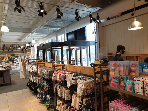 Shoe Store «DSW Designer Shoe Warehouse», reviews and photos, 10400 Old Georgetown Rd, Bethesda, MD 20814, USA