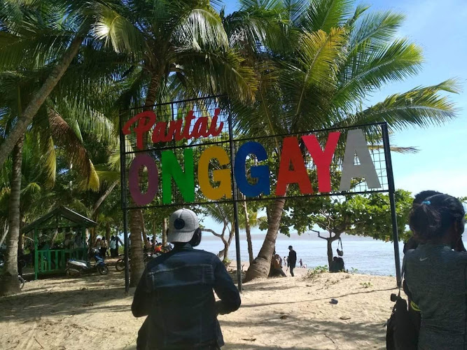 Pantai Wisata Onggaya