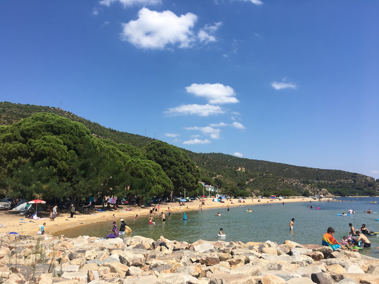 Foto di Nur Bayanlar Plaji con una superficie del acqua cristallina