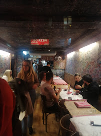Atmosphère du Restaurant français Le Refuge des Fondus à Paris - n°19