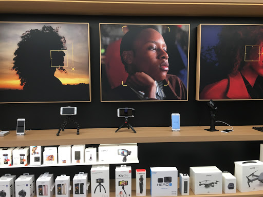 Computer Store «Apple Northbrook», reviews and photos, 1310 Northbrook Ct, Northbrook, IL 60062, USA