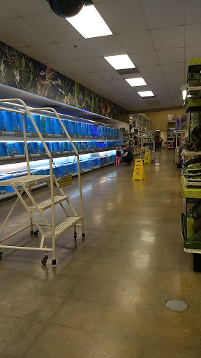 Pet Supply Store «PetSmart», reviews and photos, 2861 Veterans Memorial Pkwy, St Charles, MO 63303, USA