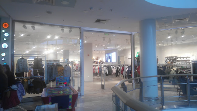 H&M - Магазин за дрехи