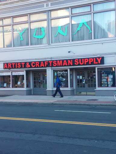 Foot Locker, 832 Chapel St, New Haven, CT 06510, USA, 