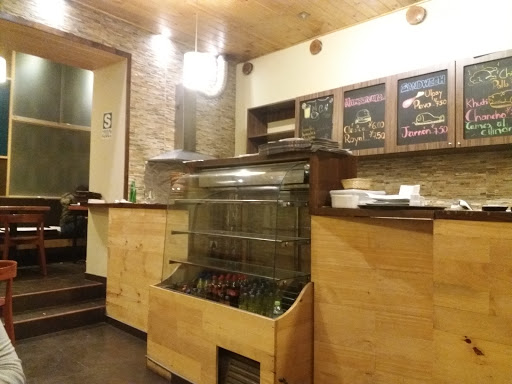 Ñais Cafe & Bar