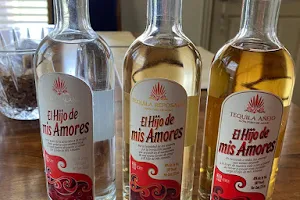Tequila EL HIJO DE MIS AMORES. nivel Premium image