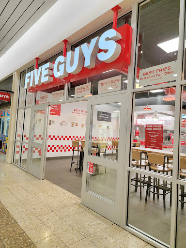 Shopping Mall «Oakwood Mall», reviews and photos, 4800 Golf Rd, Eau Claire, WI 54701, USA