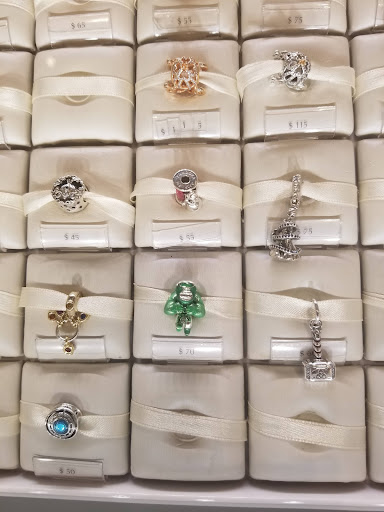 Jewelry Store «PANDORA The Greene Towne Center», reviews and photos, 74 Magnolia Ln, Beavercreek, OH 45440, USA