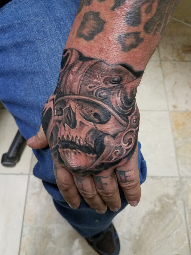 Tattoo Shop «Under the Gun Tattoo Studio», reviews and photos, 3998 Alum Creek Dr, Columbus, OH 43207, USA