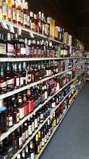 Liquor Store «Liquor Barrel 7th Street», reviews and photos, 665 7th St W, St Paul, MN 55102, USA