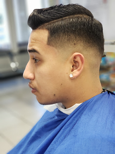 Barber Shop «In & Out 2 Barbershop & Salon», reviews and photos, 2147 E Semoran Blvd, Apopka, FL 32703, USA