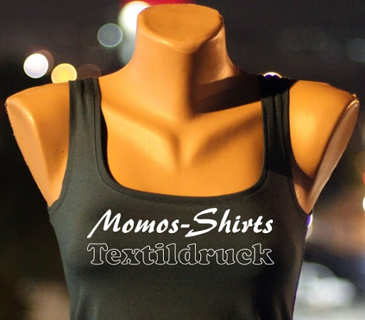 Momos-Shirts