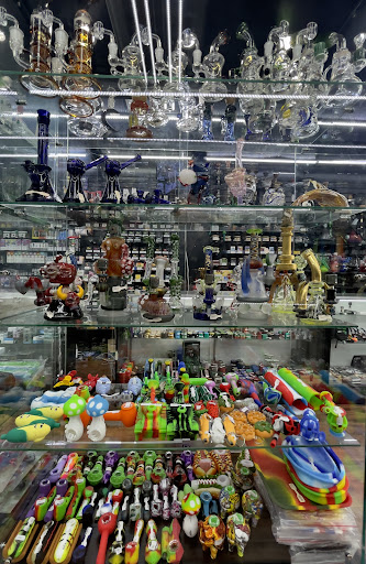 Tobacco Shop «Mr. SMOKE (smoke shop)», reviews and photos, 4347 Gunn Hwy, Tampa, FL 33618, USA