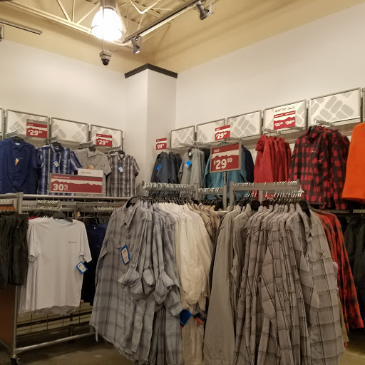 Sportswear Store «Columbia Sportswear Outlet Store», reviews and photos, 5885 Gulf Fwy #301, Texas City, TX 77591, USA