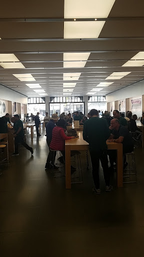 Computer Store «Apple Pasadena», reviews and photos, 54 W Colorado Blvd, Pasadena, CA 91105, USA