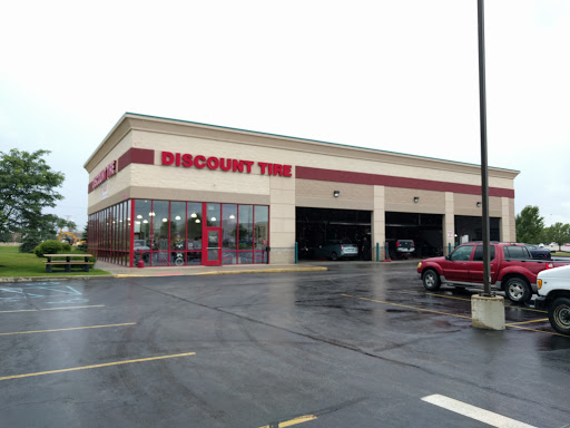 Discount Tire Store - Rossford, OH, 27135 Crossroads Pkwy, Rossford, OH 43460, USA, 