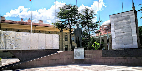 Atatürk anıtı