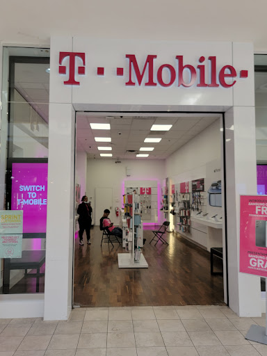 Cell Phone Store «T-Mobile», reviews and photos, 112 Eisenhower Pkwy #1037, Livingston, NJ 07039, USA
