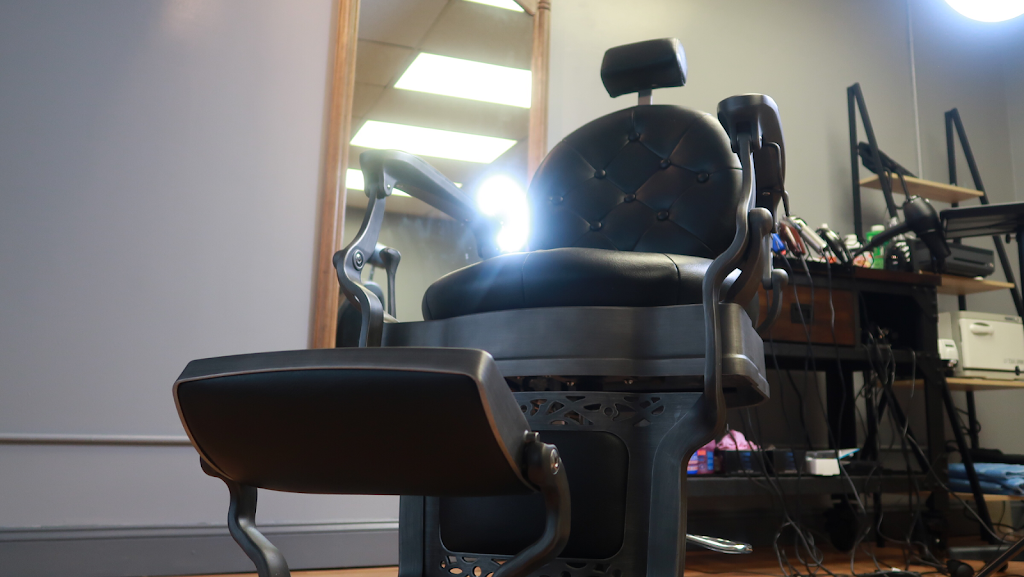 Byrd’s Barber Lounge LLC 60302