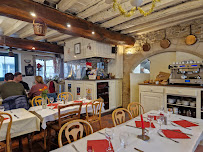 Atmosphère du Restaurant français Auberge la Coquille à Vézelay - n°2