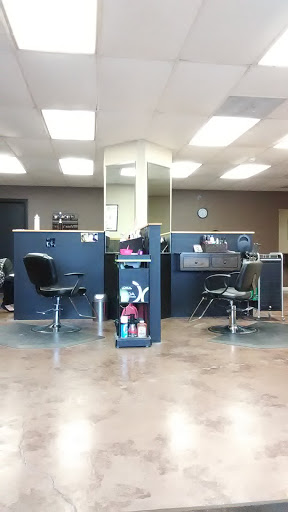 Hair Salon «Hair Madness Family Hair Care», reviews and photos, 118 Cleveland Ave W, Warren, OH 44483, USA