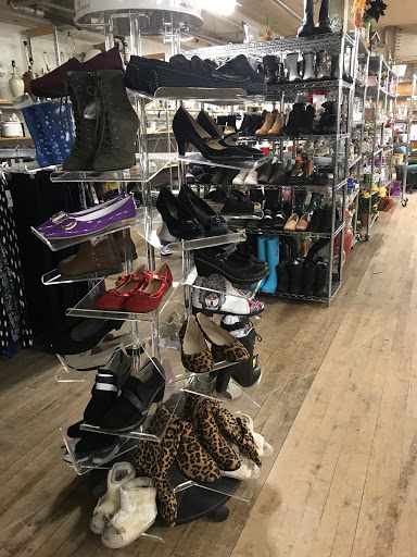 Thrift Store «Via Thrift Store - Fountain Hill», reviews and photos, 1401 Broadway, Fountain Hill, PA 18015, USA