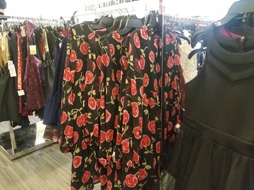 Department Store «Nordstrom Rack Lincoln Park», reviews and photos, 1551 N Sheffield Ave, Chicago, IL 60642, USA