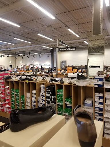 Shoe Store «DSW Designer Shoe Warehouse», reviews and photos, 345 Rockaway Turnpike, Lawrence, NY 11559, USA