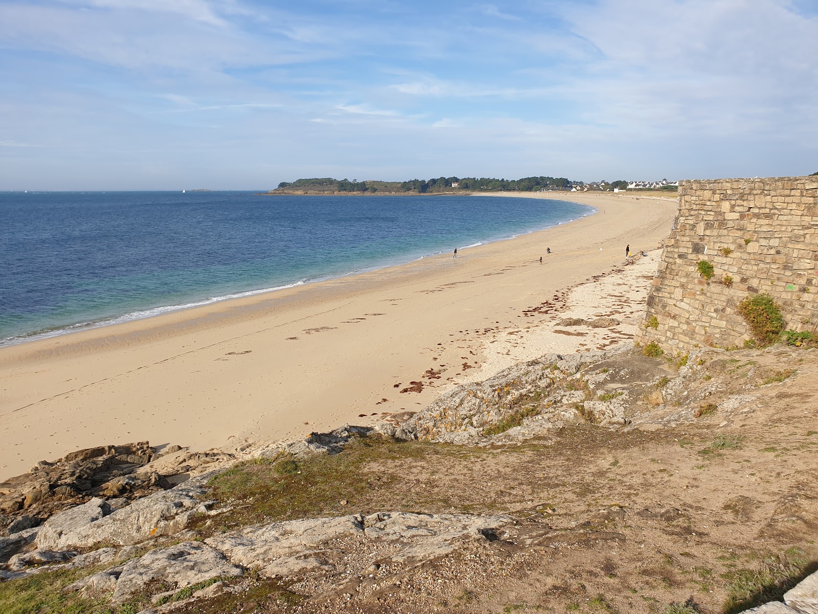 Valokuva Plage de Kerjouannoista. - suosittu paikka rentoutumisen tuntijoille