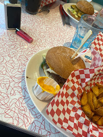 Cheeseburger du Restaurant américain Holly's Diner à Vierzon - n°16