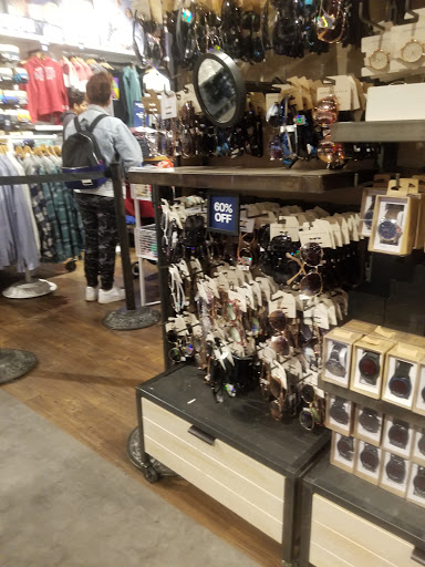 Clothing Store «Aéropostale», reviews and photos, 200 Baychester Ave, Bronx, NY 10475, USA