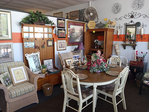 Shopping Mall «Village Square Shopping Center», reviews and photos, 2800 Recker Hwy, Winter Haven, FL 33880, USA