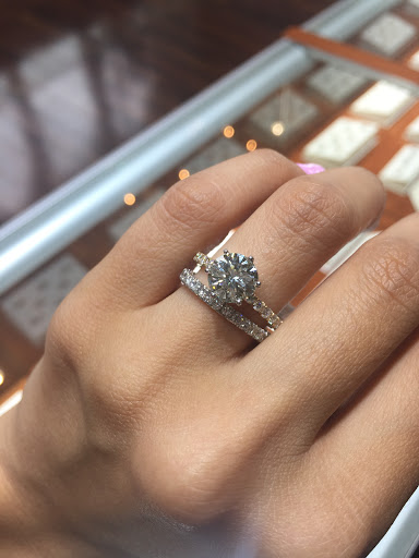 Jewelry Store «Jean Pierre Jewelers», reviews and photos, 21400 Ventura Blvd, Woodland Hills, CA 91364, USA