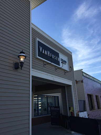 Van Heusen, 1 Outlet Blvd, Wrentham, MA 02093, USA, 