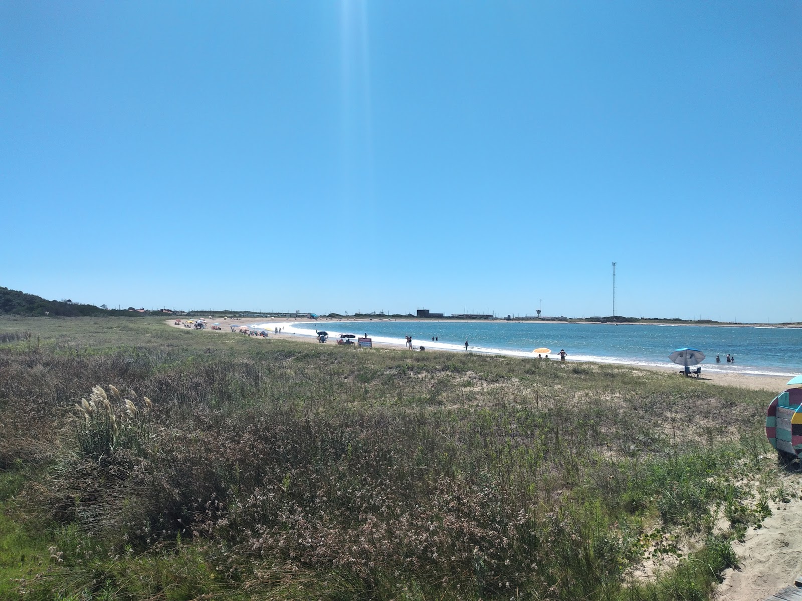 Bahia Grande Beach的照片 带有碧绿色纯水表面