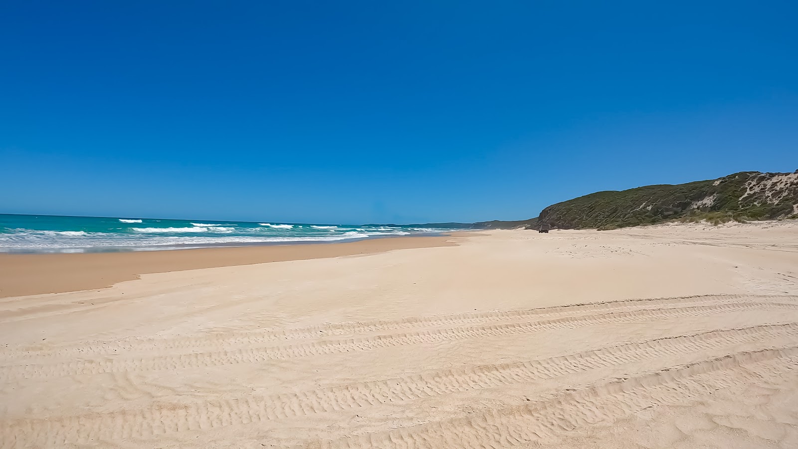 Fotografija Jasper Beach z svetel pesek površino
