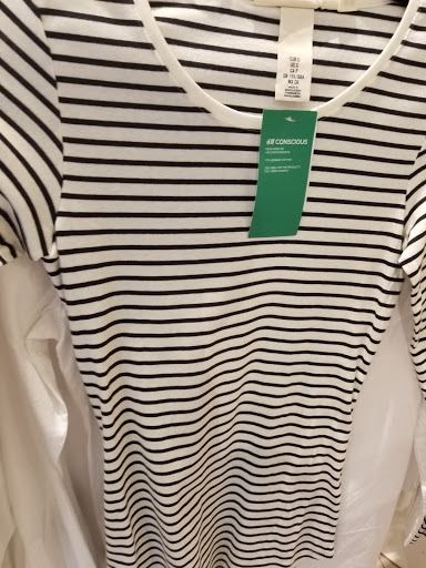Clothing Store «H&M», reviews and photos, 2 S 69th St, Upper Darby, PA 19082, USA