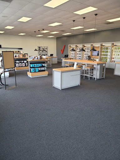 Cell Phone Store «Verizon Authorized Retailer - A Wireless», reviews and photos, 1120 Murfreesboro Rd, Franklin, TN 37064, USA