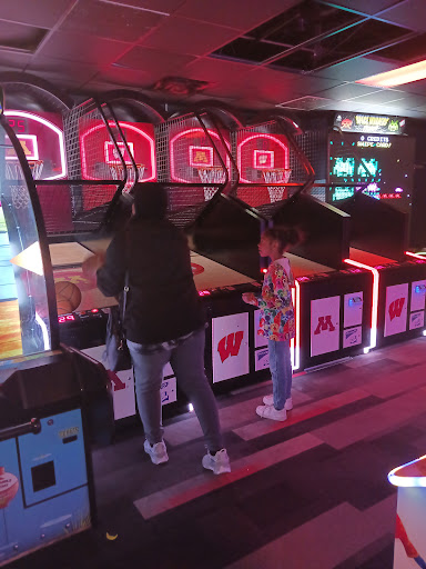 Bowling Alley «AMF Bowlero Lanes», reviews and photos, 11737 W Burleigh St, Wauwatosa, WI 53222, USA