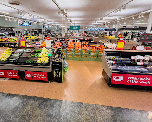 Grocery Store «Stop & Shop», reviews and photos, 898 Bridgeport Ave, Shelton, CT 06484, USA