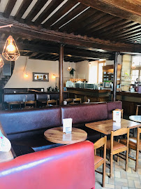 Atmosphère du Restaurant Le Mont Drejet à Semur-en-Auxois - n°1