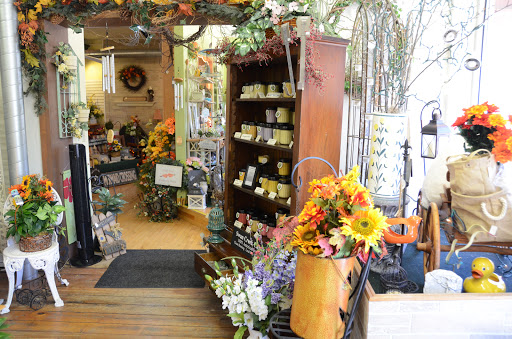 Florist «Yorkville Flower Shoppe», reviews and photos, 216 S Bridge St, Yorkville, IL 60560, USA