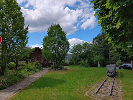 Dr. Frischmann - Dr. Frischmann