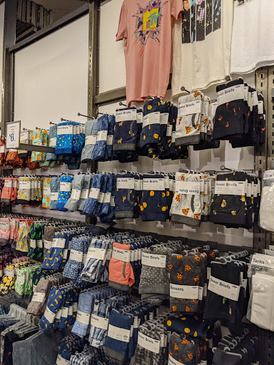 Clothing Store «Old Navy», reviews and photos, 634 Spectrum Center Dr, Irvine, CA 92618, USA