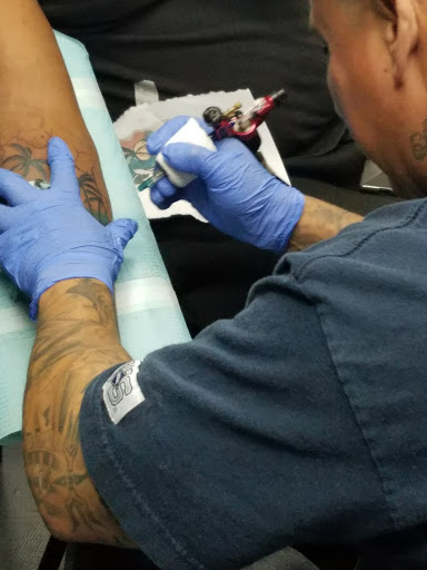 Tattoo Shop «Yes, It Hurts! and American Tradition Tattoos», reviews and photos, 14 SC-128, Beaufort, SC 29906, USA