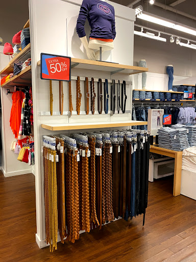 Clothing Store «Gap Outlet», reviews and photos, 640 Bergen Town Center, Paramus, NJ 07652, USA